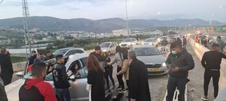 حادث بين مركبه وحصان بالقرب من مفرق مجد الكروم 